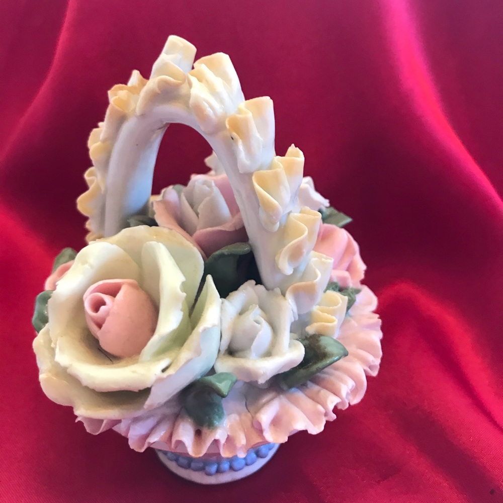 Home-#1) 🌹🌺🌷Porcelain basket of flowers